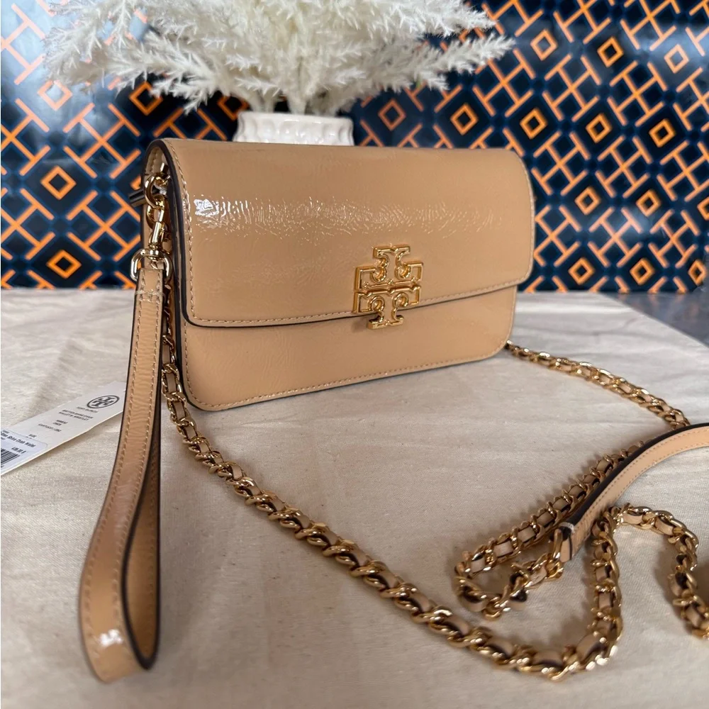 NWT Tory Burch Britten shine Chain Wallet with Wristlet Leather Crossbody